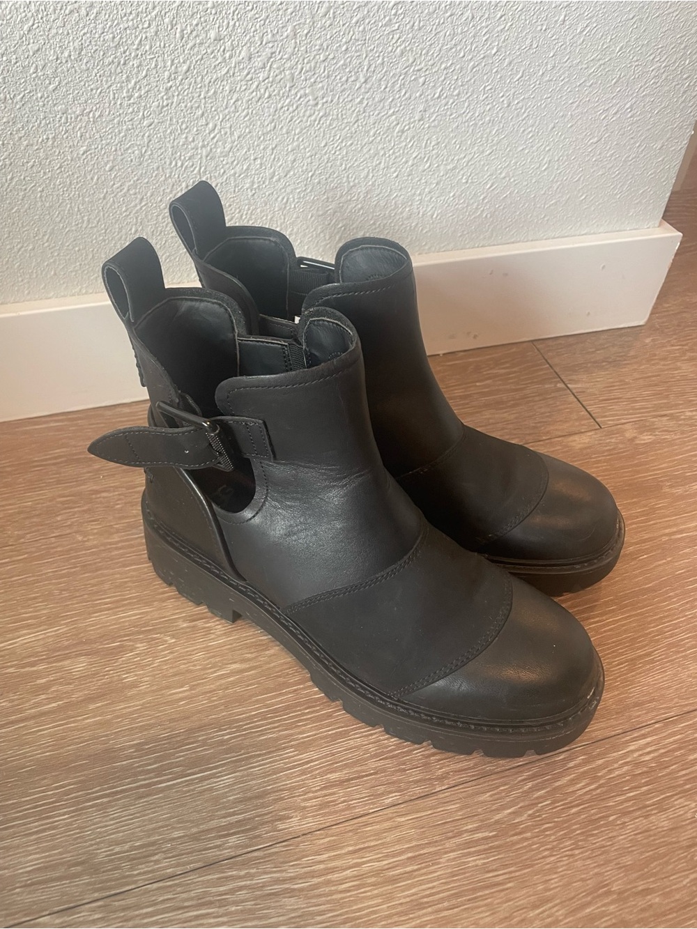 Ugg Stockton Ankle Combat Books